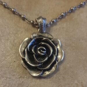 Elegant Silver Rose Pendant Necklace